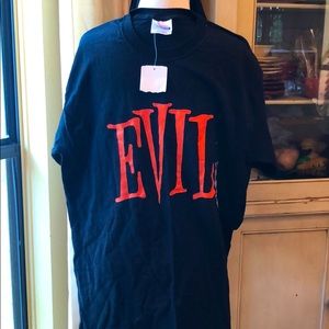 Hanes tshirt and 2 face mask